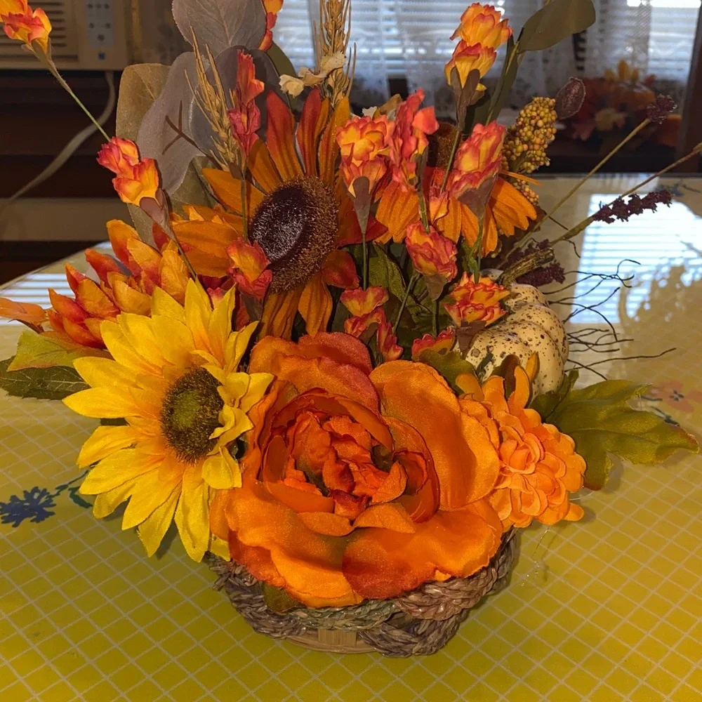 Fall Thanksgiving Flower Arrangement Basket * Free Gift With Purchase *